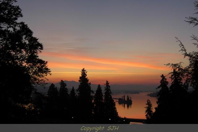 Large Photo of Sunrise over the Fraser River as seen from New Westminster, BC
